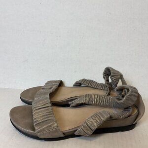 Eileen Fisher Strappy Low Platform 8.5 Beige-Gold